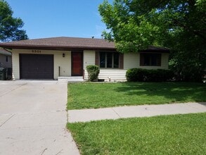 Building Photo - 5501 S 32nd Cir
