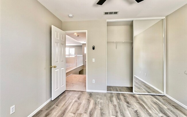 Building Photo - Will Not Last! Beautiful 3 Bedroom Mapleto...