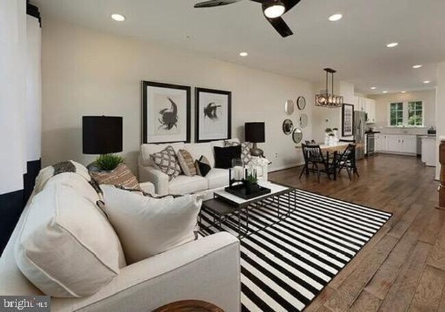 Foto del edificio - Beautiful former model home, 3bd 3.5bth ho...