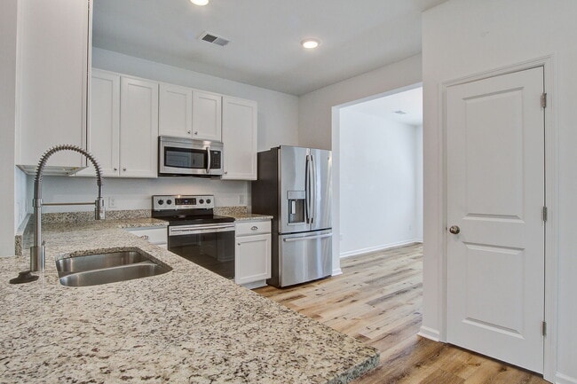 Foto del edificio - 200 Woodward Rd