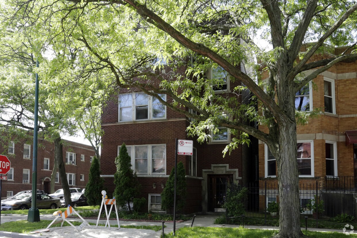 Building Photo - Albany Park Apartment Building
