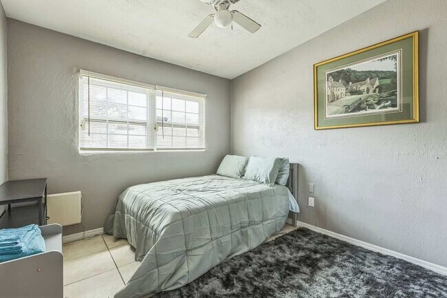 Foto del edificio - 911 26th St Ct E