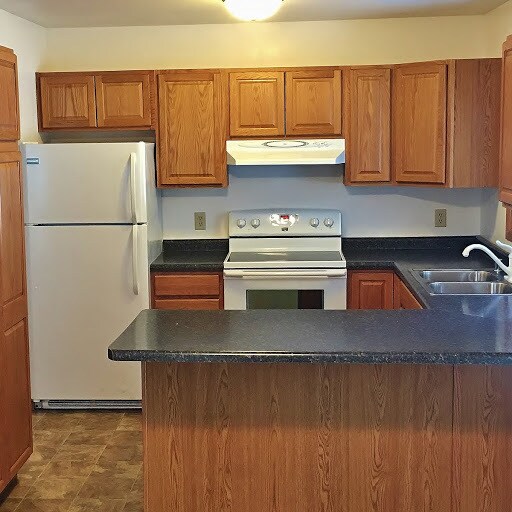 Kitchen - 811 Meadowview Ln