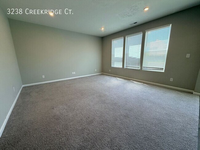 Foto del edificio - 3238 Creekridge Ct