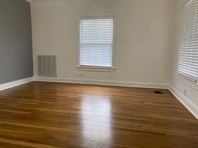 Foto del edificio - 433 Robert Dr