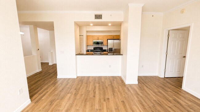 Foto del edificio - Annual unfurnished luxury 3/2 condo downtown Sarasota overlooking a park!