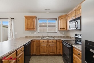 Building Photo - 2422 S River Rd