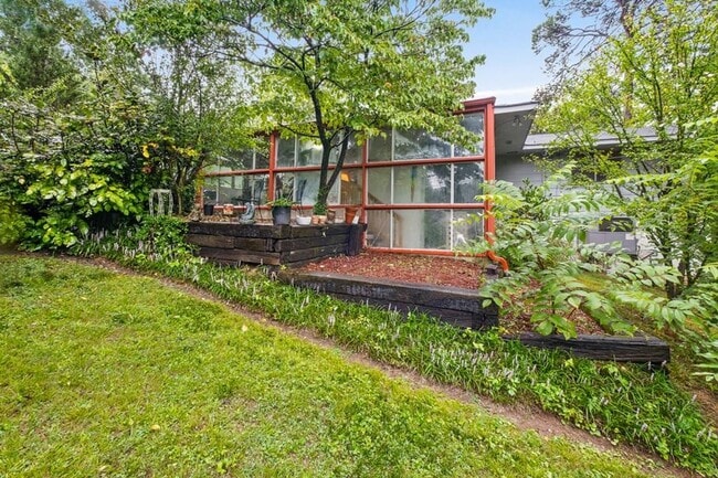 Building Photo - 3618 Sunrise Terrace