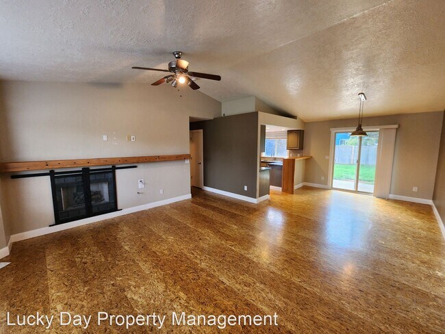 Building Photo - 3 br, 2 bath House - 961 W Newport