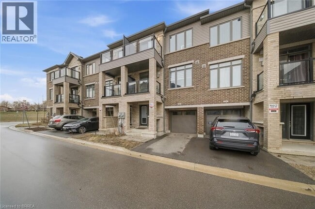 Building Photo - 585 Colborne St