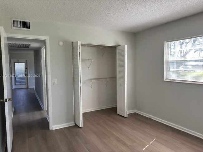 Building Photo - 257 Fanshaw G