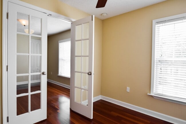 Building Photo - Beautiful 3 Bed 2 Bath WITH BONUS ROOM for...