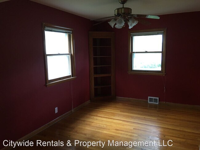 Building Photo - 3 br, 2 bath House - 4818 N. Santa Monica ...