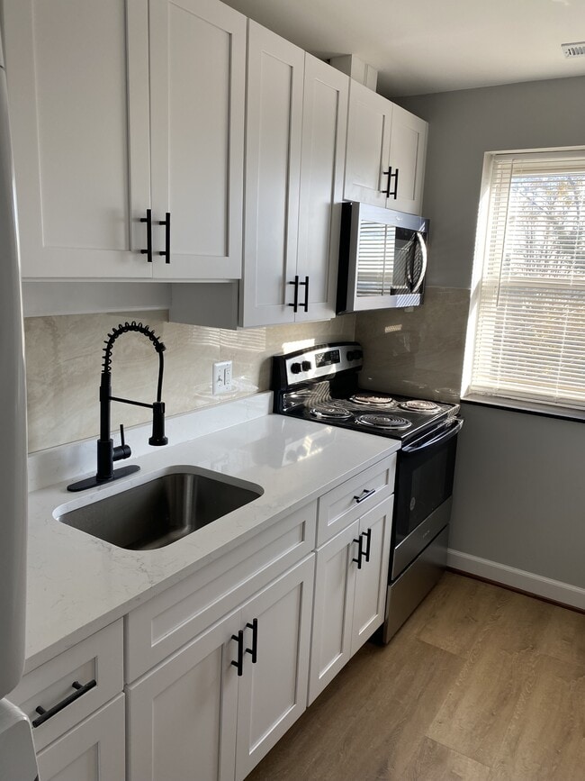 Photo - 823 N Woodington Rd Townhome