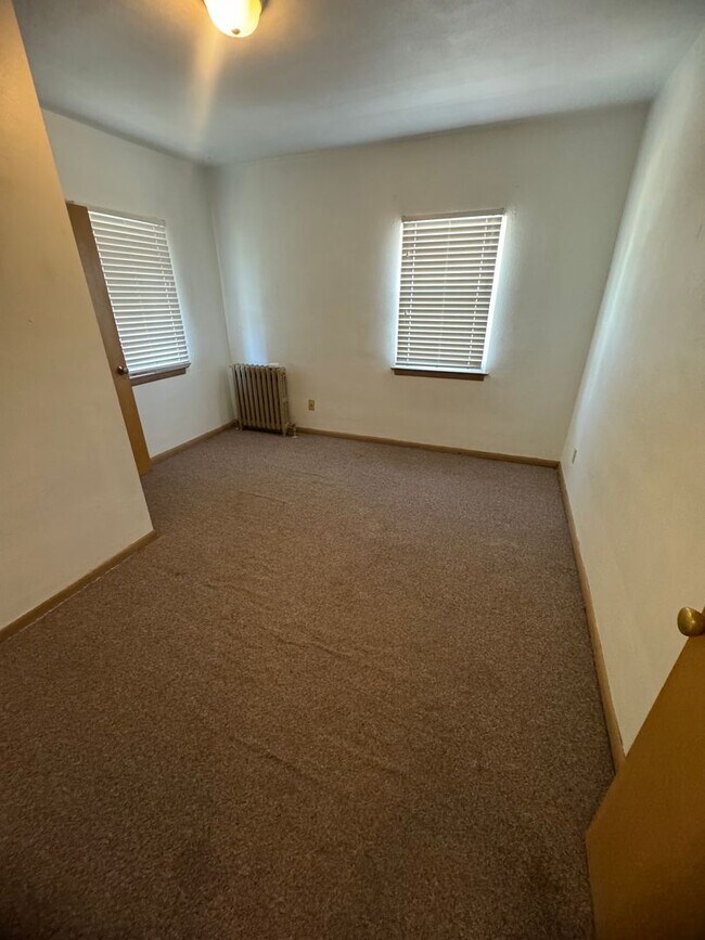 Building Photo - HM 2760/1101