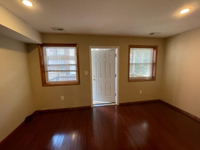 Building Photo - Terrific 2 bedroom in Graduate Hospital