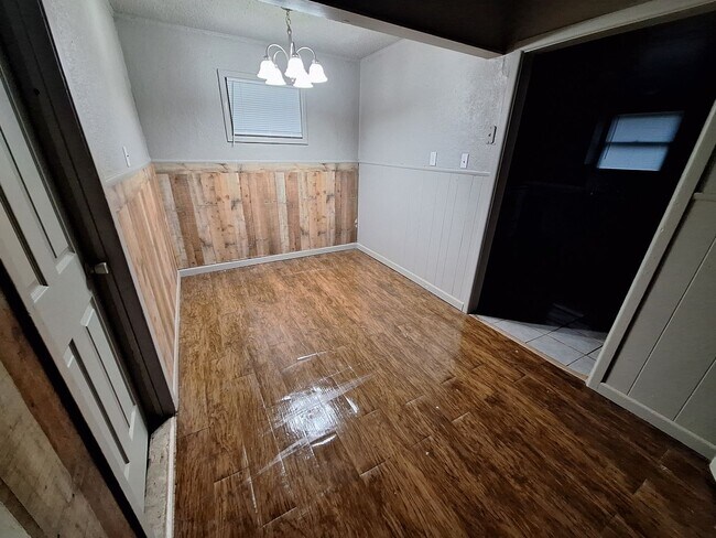 Foto del edificio - 4 bedroom, 1.5 baths