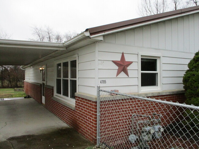 Building Photo - 4705 N Show St