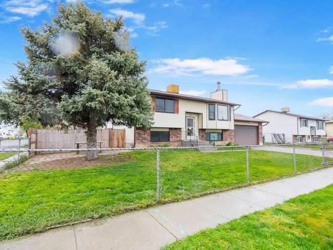 Building Photo - 3 Bedroom Single Family Home in West Valle...