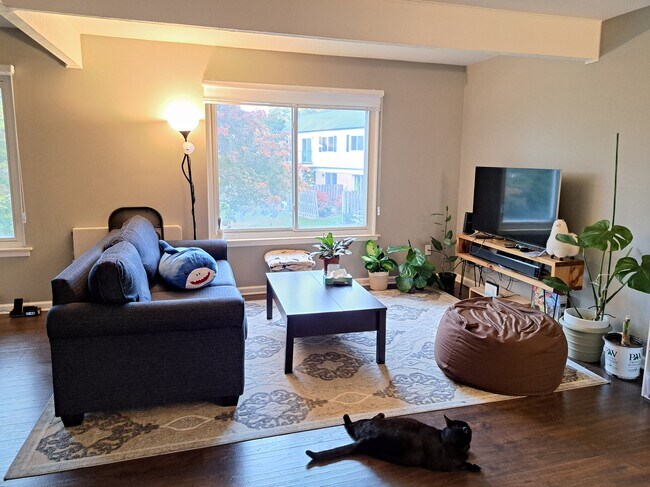 Foto del edificio - 3551 Burbank Dr