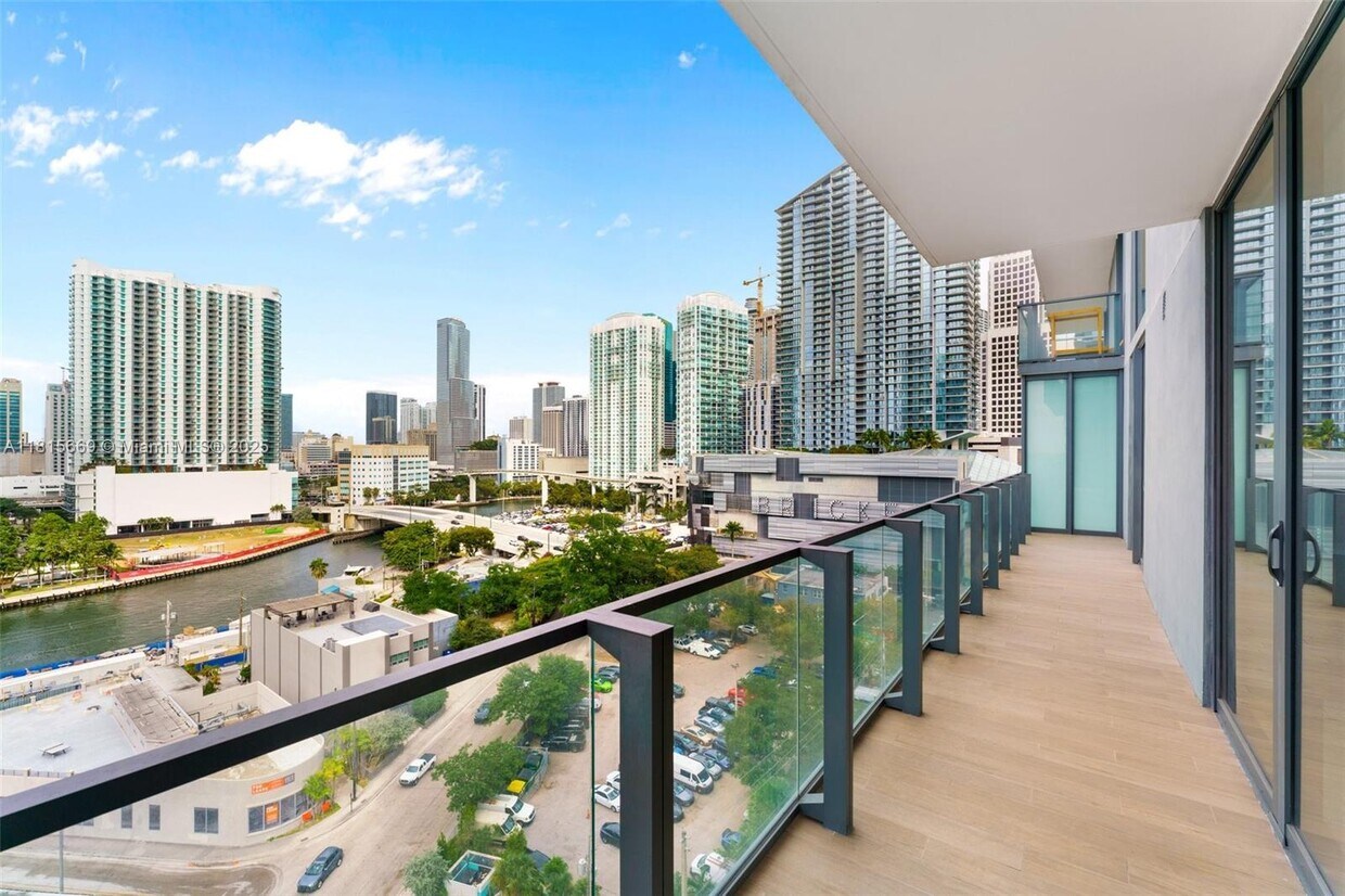 Foto principal - 88 SW 7th St