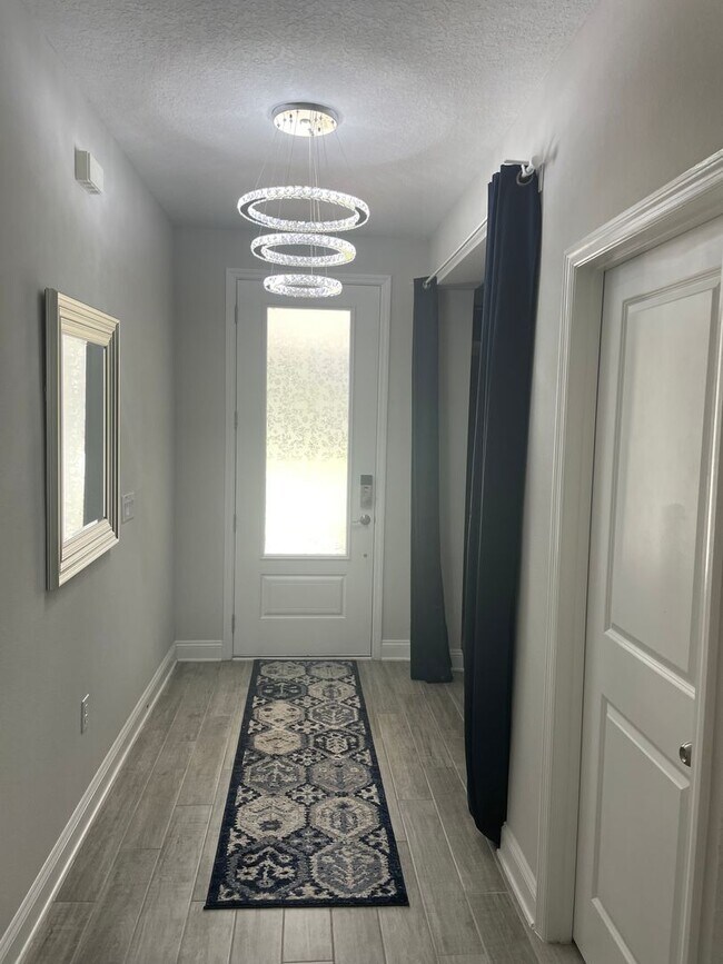 Building Photo - Beautiful 4 Bedroom, 2.5 Bath Home with La...
