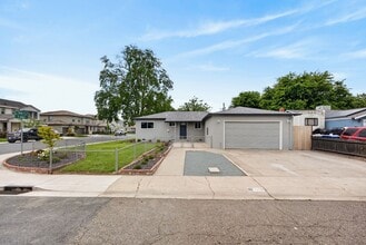 720 Olive Ct