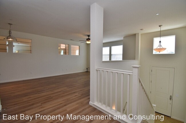 Building Photo - 4 br, 3.5 bath House - 4370 Hyde Cmn.