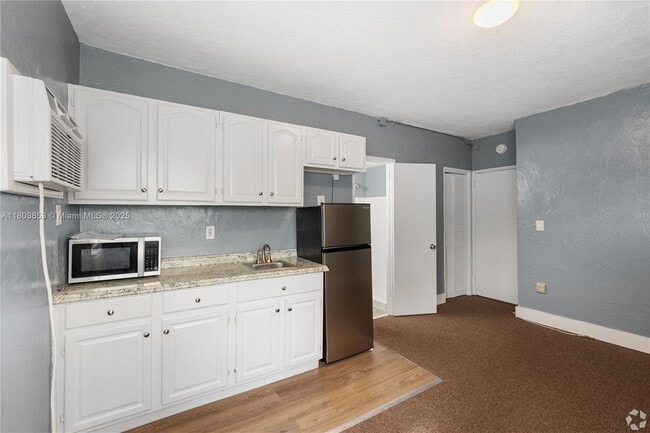 Building Photo - 420 78th St