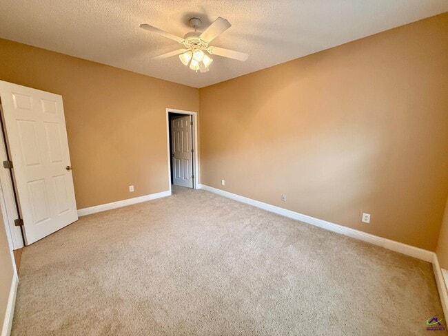 Building Photo - 206 Merlot Dr