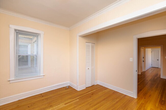 Foto del edificio - 4412 N St Louis Ave