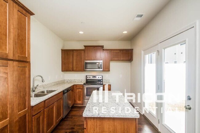 Foto del edificio - 406 Riverwood Ct