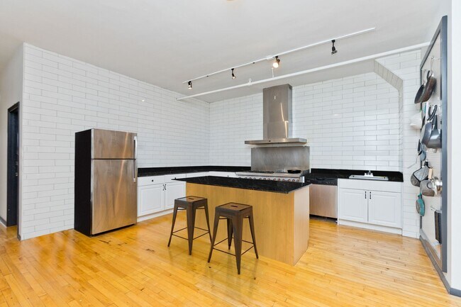 Photo - 2011 W Division St Apartment