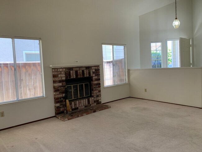 Building Photo - 867 Salt Lake Dr