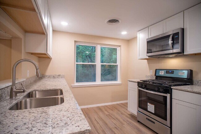 Building Photo - 453 S Mashburn Ave