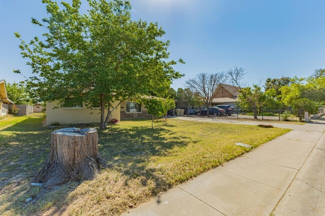 Building Photo - 7733 N 60th Ave