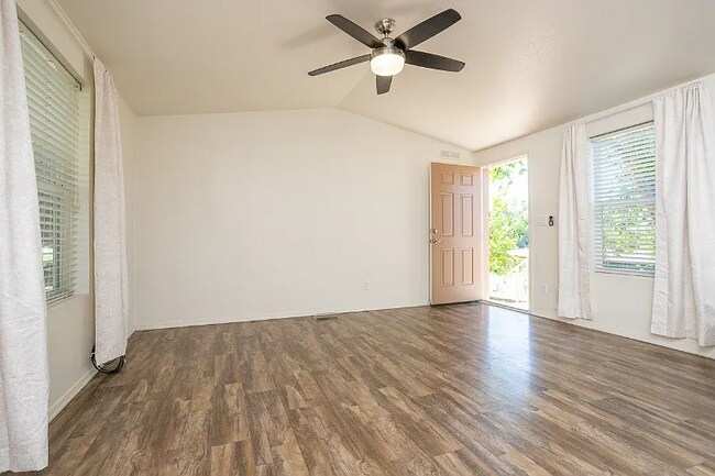 Foto del edificio - 3111 Granite Dr