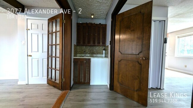 Photo du bâtiment - Large 1 Bed 1 Bath Unit Within Walking Dis...