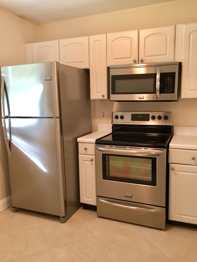 Foto del edificio - 6772 Palmetto Cir S