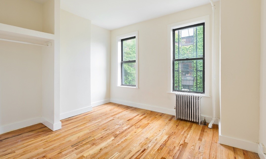 Primary Photo - 1330 Halsey St