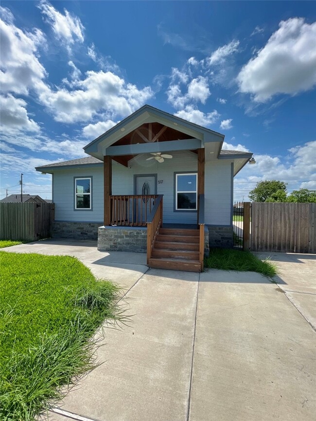 Building Photo - 517 S Avenue G