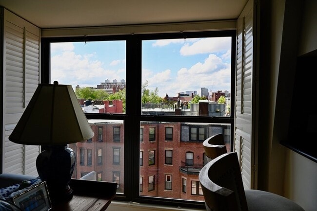 Building Photo - 200 Newbury St