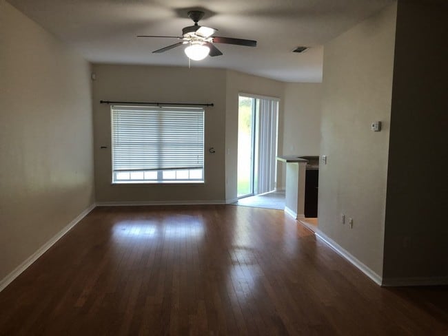 Building Photo - 2 Story Townhome in Village at Lake Highland
