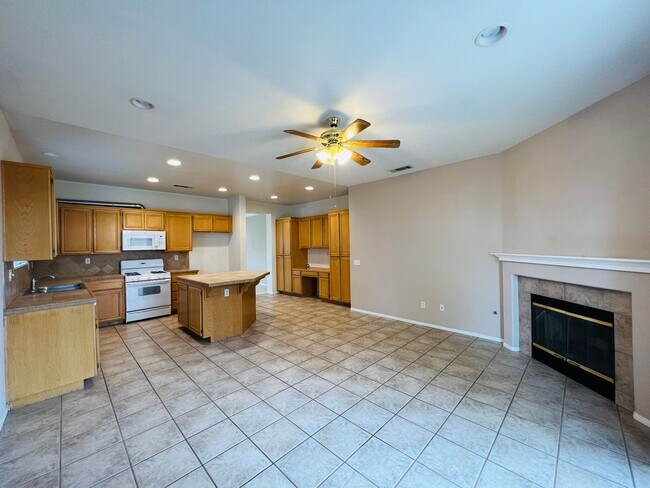 Building Photo - FOXFIRE RANCH VICTORVILLE