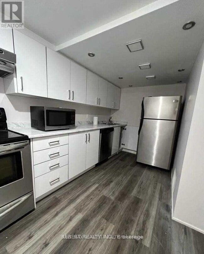 Building Photo - 18 Finsbury Dr