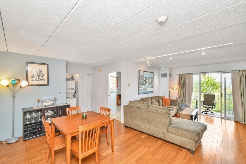 Primary Photo - 100 Boatswains Way