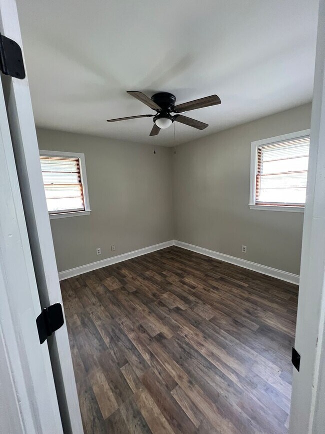 Foto del edificio - 836 White Oak Dr