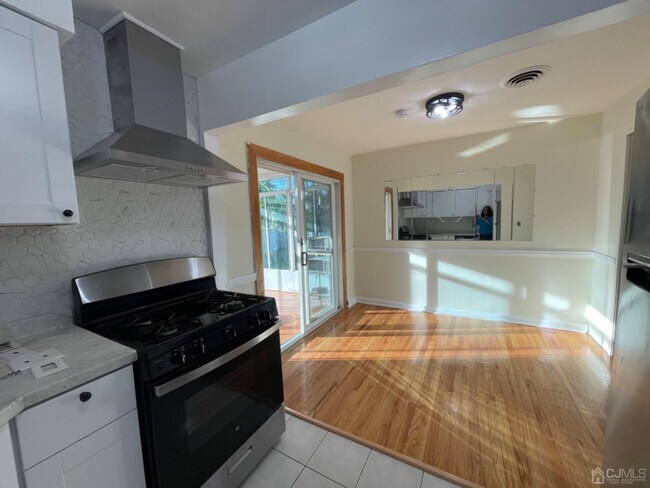 Building Photo - 13 Darrell Ct