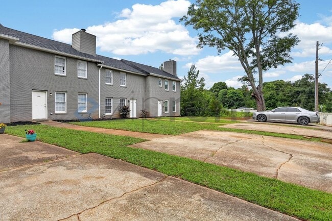 Building Photo - Unit 131