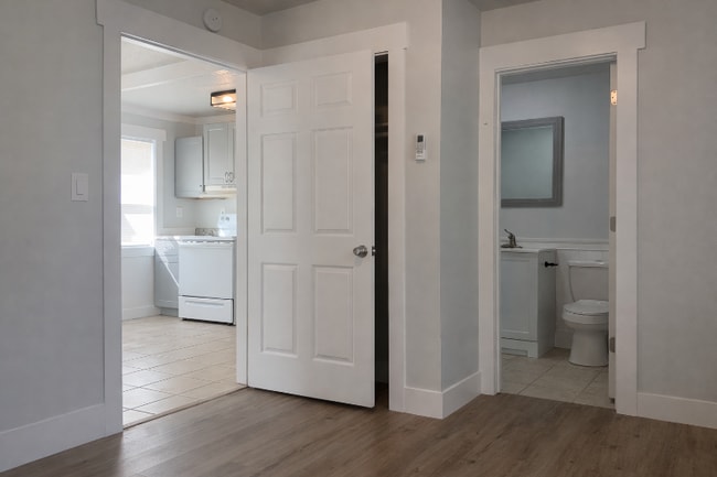 Building Photo - 5094 J E L Dr